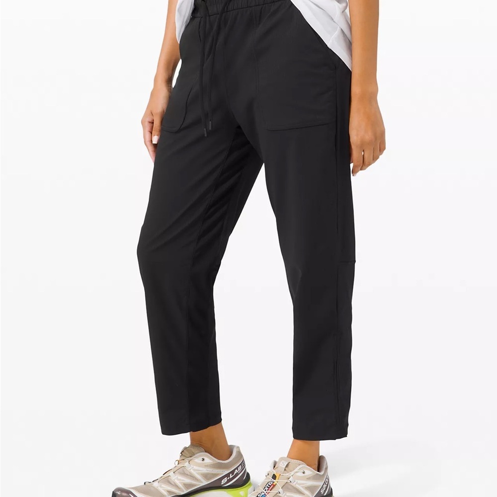 Lululemon Beyond the Studio Cropped Pant Navy Blue Office Work Pants size 10